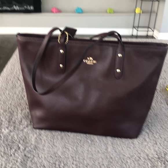 Burgundy Coach HandBag - Picture 4 of 6